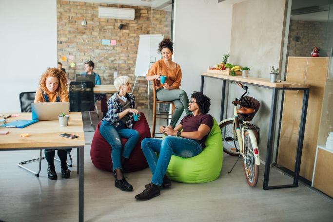 1280-Web-Groupe-de-personne-en-entreprise-avec-un-velo-1.jpg